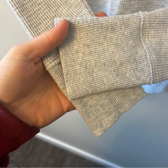 Aritzia TNA Waffle Turtle Neck Long Sleeve Sweater Shirt Size XS - Picture 4 of 9